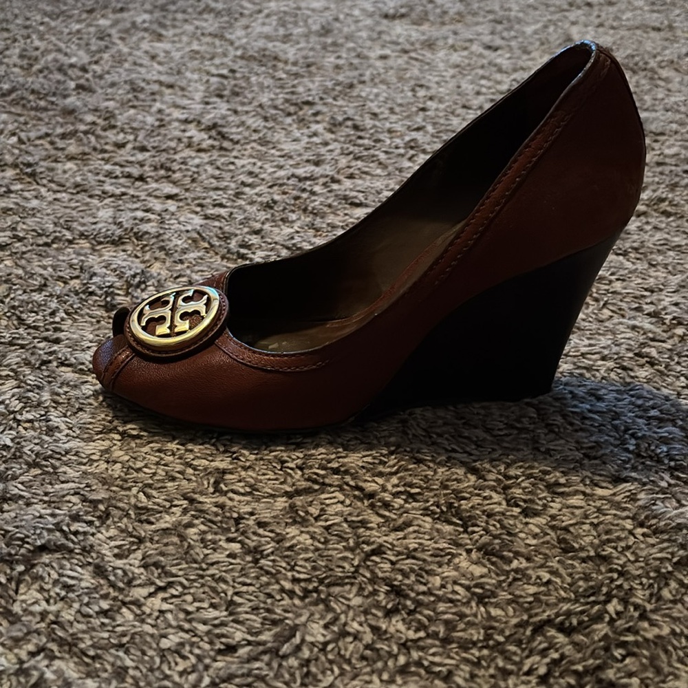 Tory Burch Brown Peep-Toe Women's Shoes - Picture 2 of 3